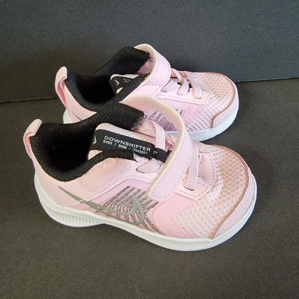 Toddle girl nike downshifter sneakers pink